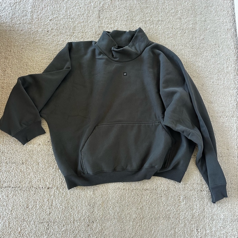 GAP Gray Turtleneck Sweater with Oversized Fit